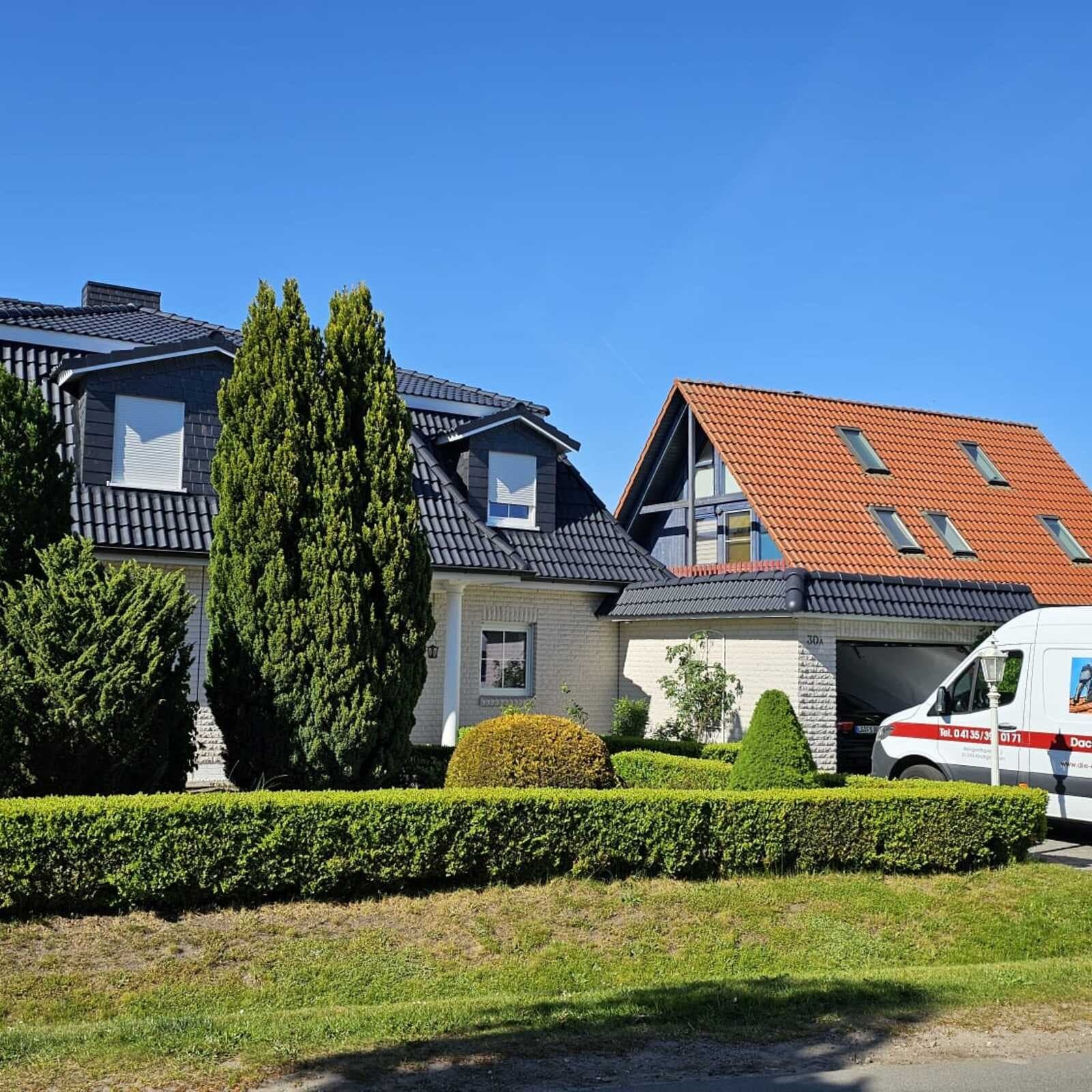 Fachgerecht saniertes Dach nach Reinigung und Beschichtung